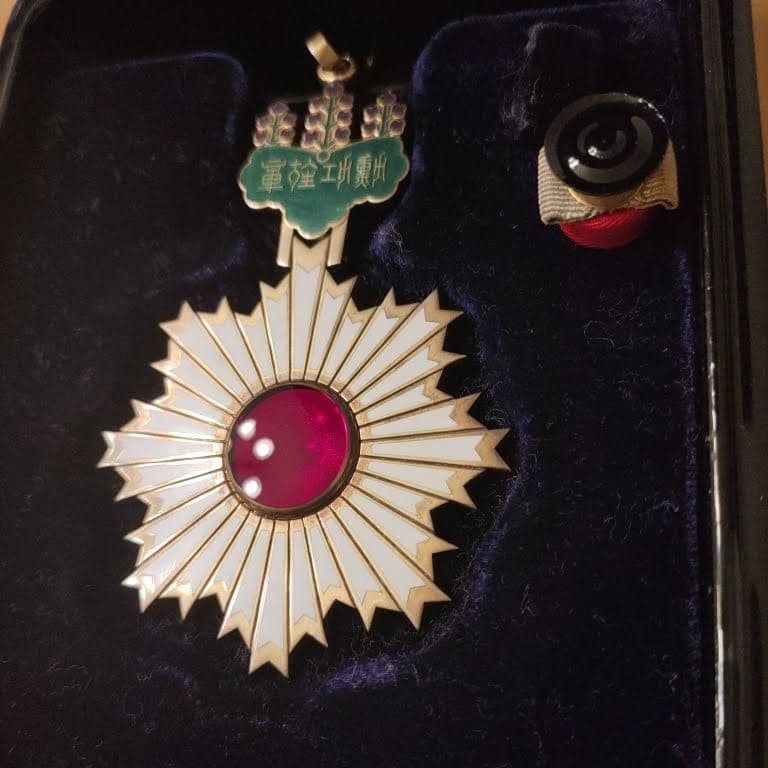 【極美品! 完品】勲二等旭日重光章 略章 略綬付 本物保証 明治勲章 368