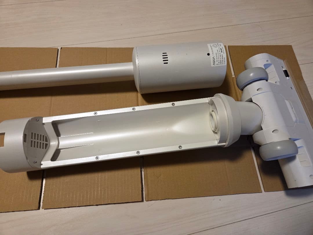 アクア AQUA コードレススティック水拭き掃除機 AQC-WX1P-W