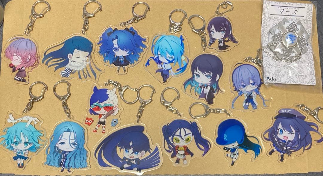 値下げしました　ado アクリルキーホルダーとブローチ