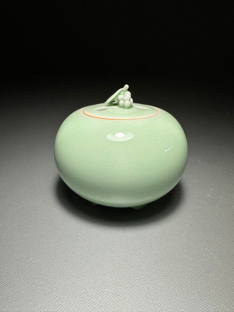 九谷焼　西田健二　作　青磁　香炉　葡萄のつまみ　美品