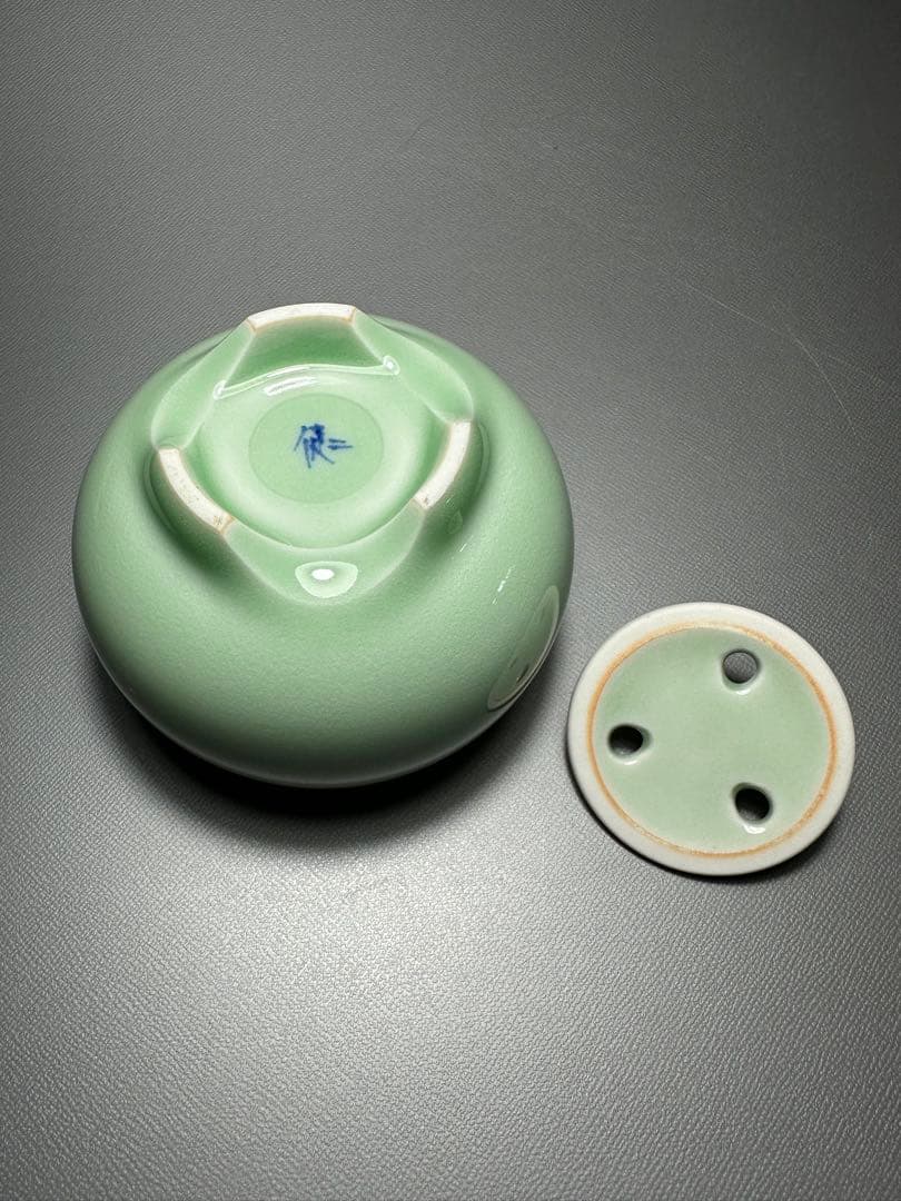 九谷焼　西田健二　作　青磁　香炉　葡萄のつまみ　美品