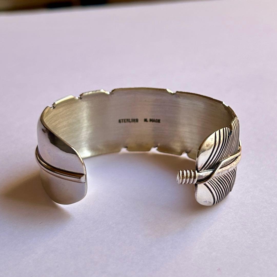 ナバホ族 ハーヴィーメイス フェザーバングル