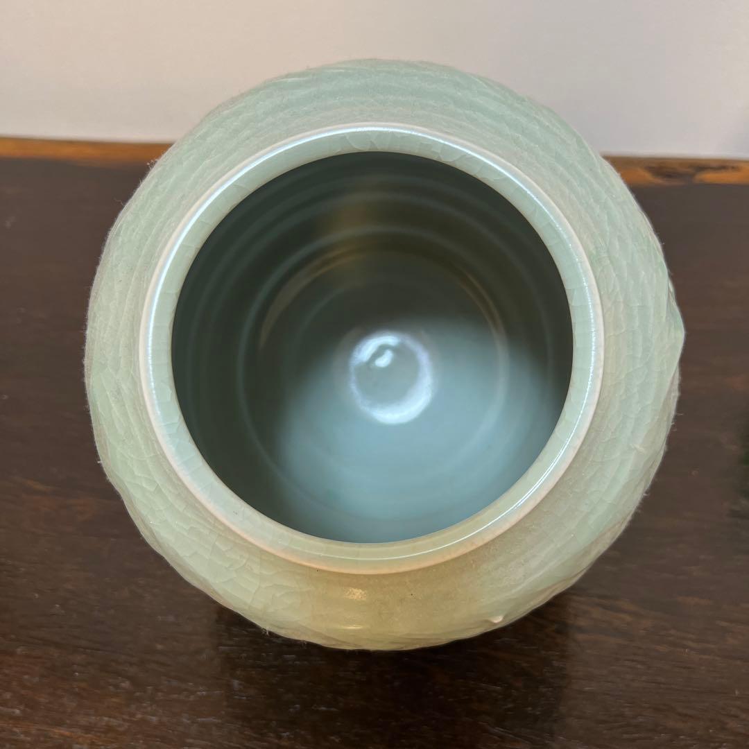 青磁の花器　魅力的なフォルム　一点物