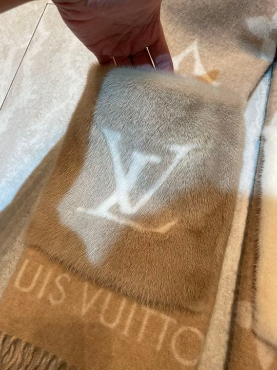 LOUISVUITTONルイヴィトンエシャルプコールドレイキャビックマフラー