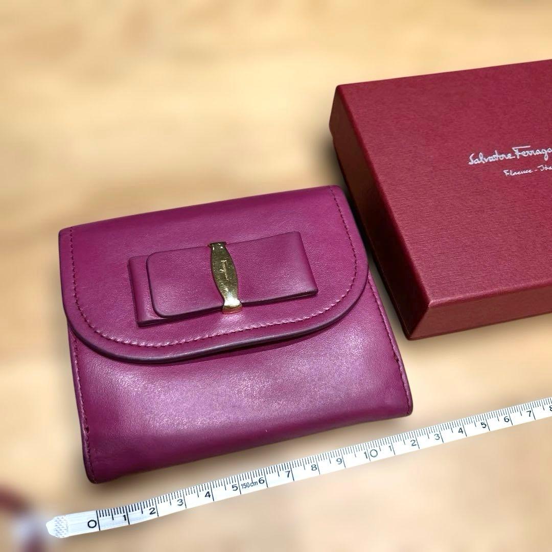 フェラガモ／二つ折り財布