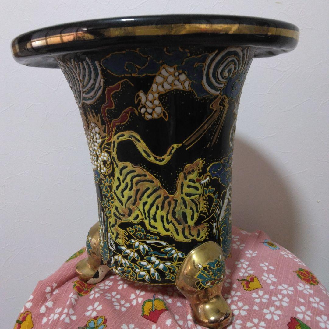 龍虎闘図　植木鉢　三つ足