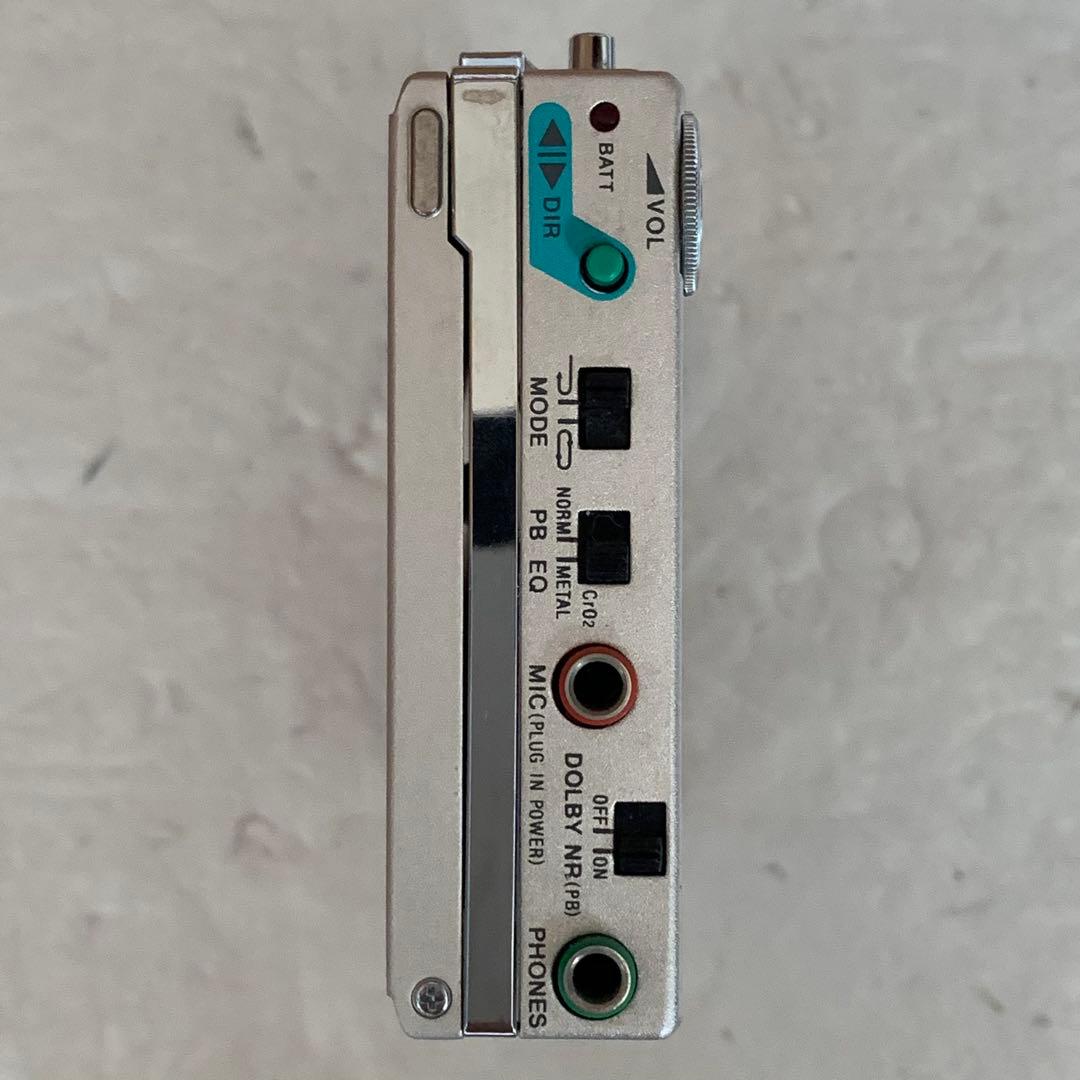 ジャンク ソニー SONY WALKMAN WM-R202 壊れています