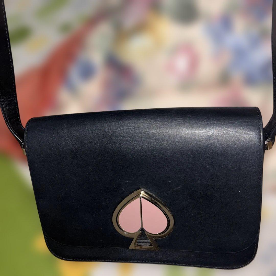 未使用に近い　Kate spadeレザーショルダーバッグ ハート型ロゴ