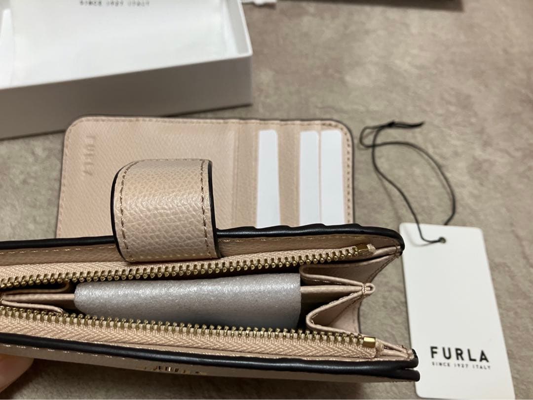 新品未使用 FURLAカメリア二つ折り財布 ベージュ