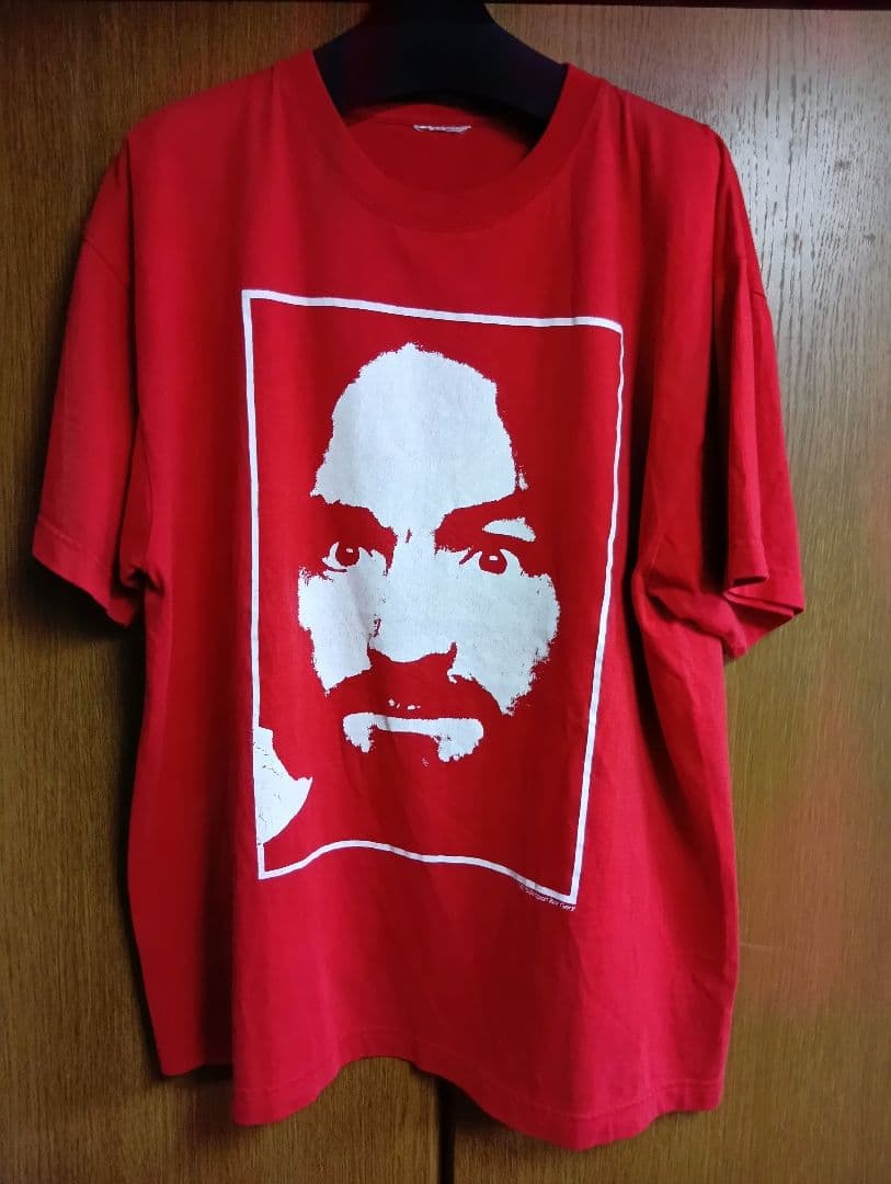 チャールズマンソンTシャツ