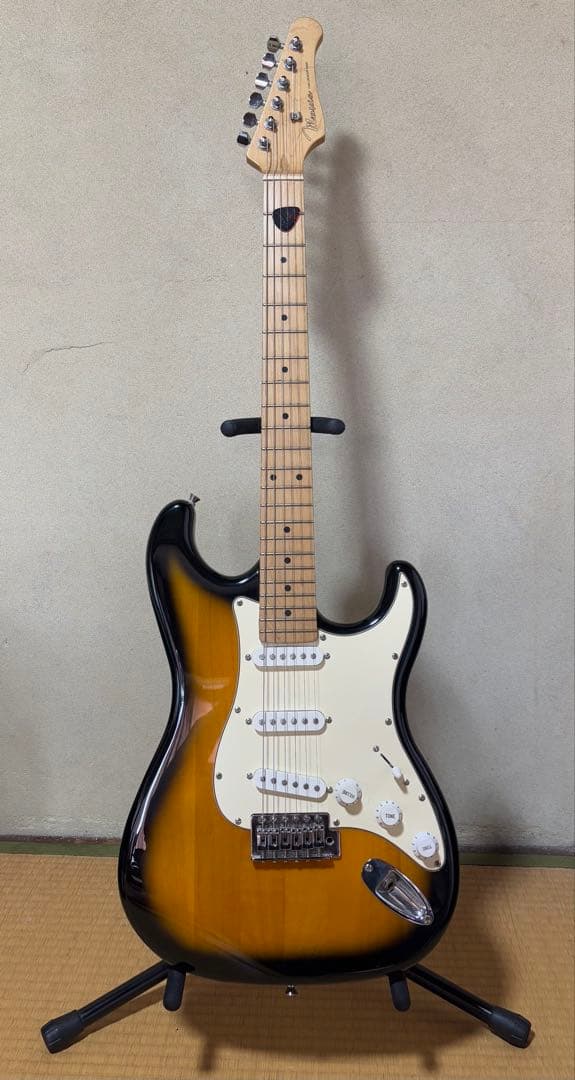 メイビス エレキギター ストラトキャスタータイプ ケース付き【中古品】