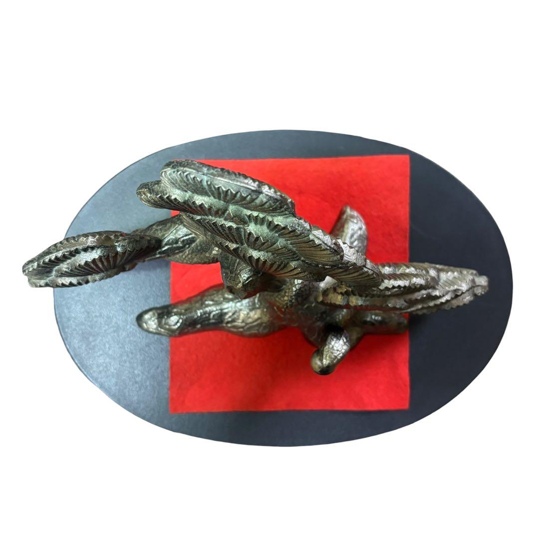 台座付き 銀白色 金属工芸 松 蛇 縁起物 干支 置物 オブジェ