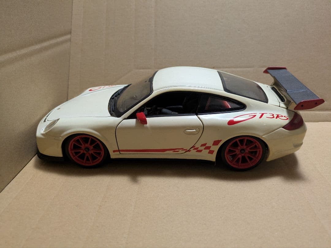 ミニカー Bburago Porsche 911 GT3 RS 1/18