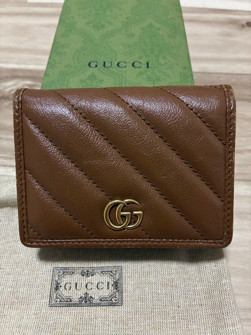 グッチ　マーモント　スモールウォレット　コンパクト財布　GUCCI