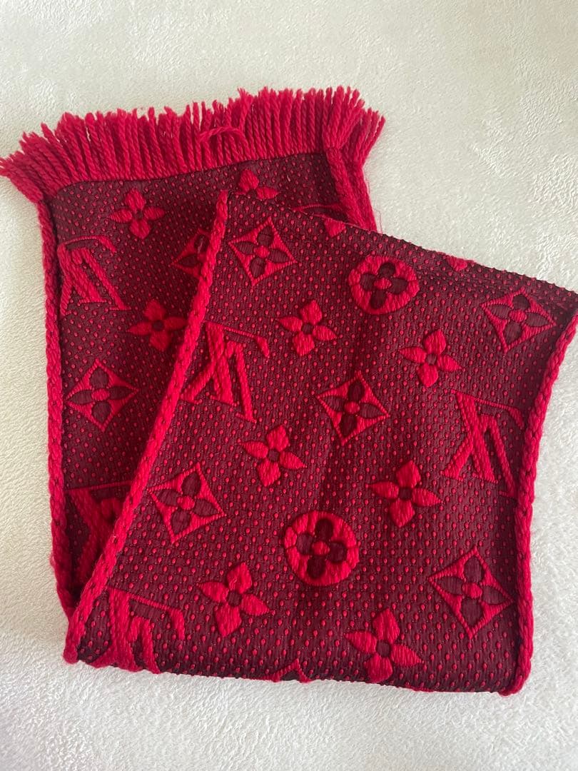 LOUIS VUITTON レッド マフラー　ヴェルニ