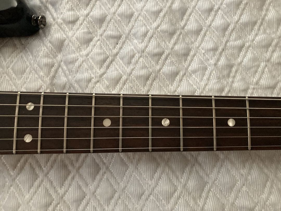 ラージヘッドオールブラック　ストラトタイプ