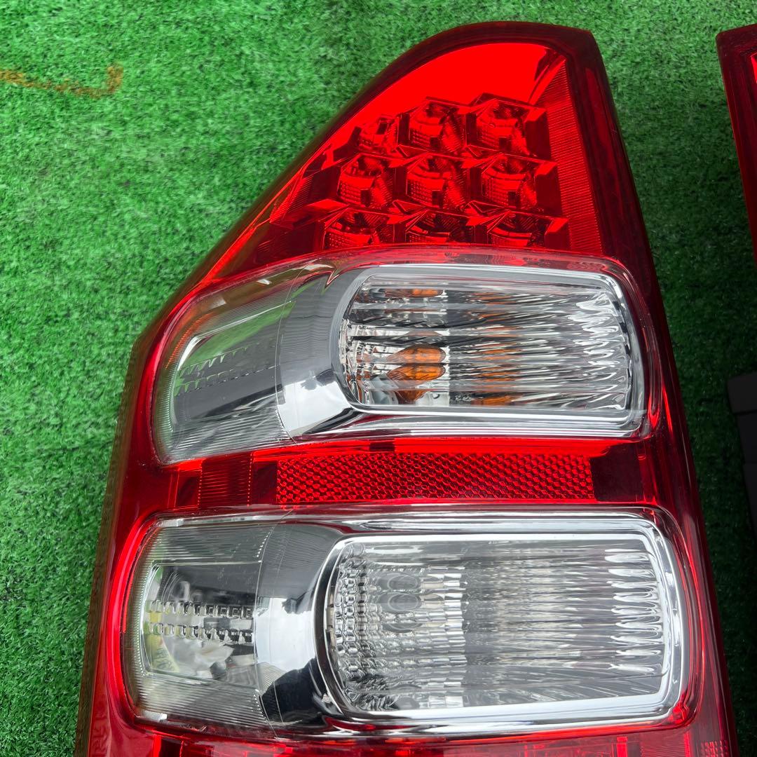 トヨタ純正★ノア ZRR70  テールランプセット