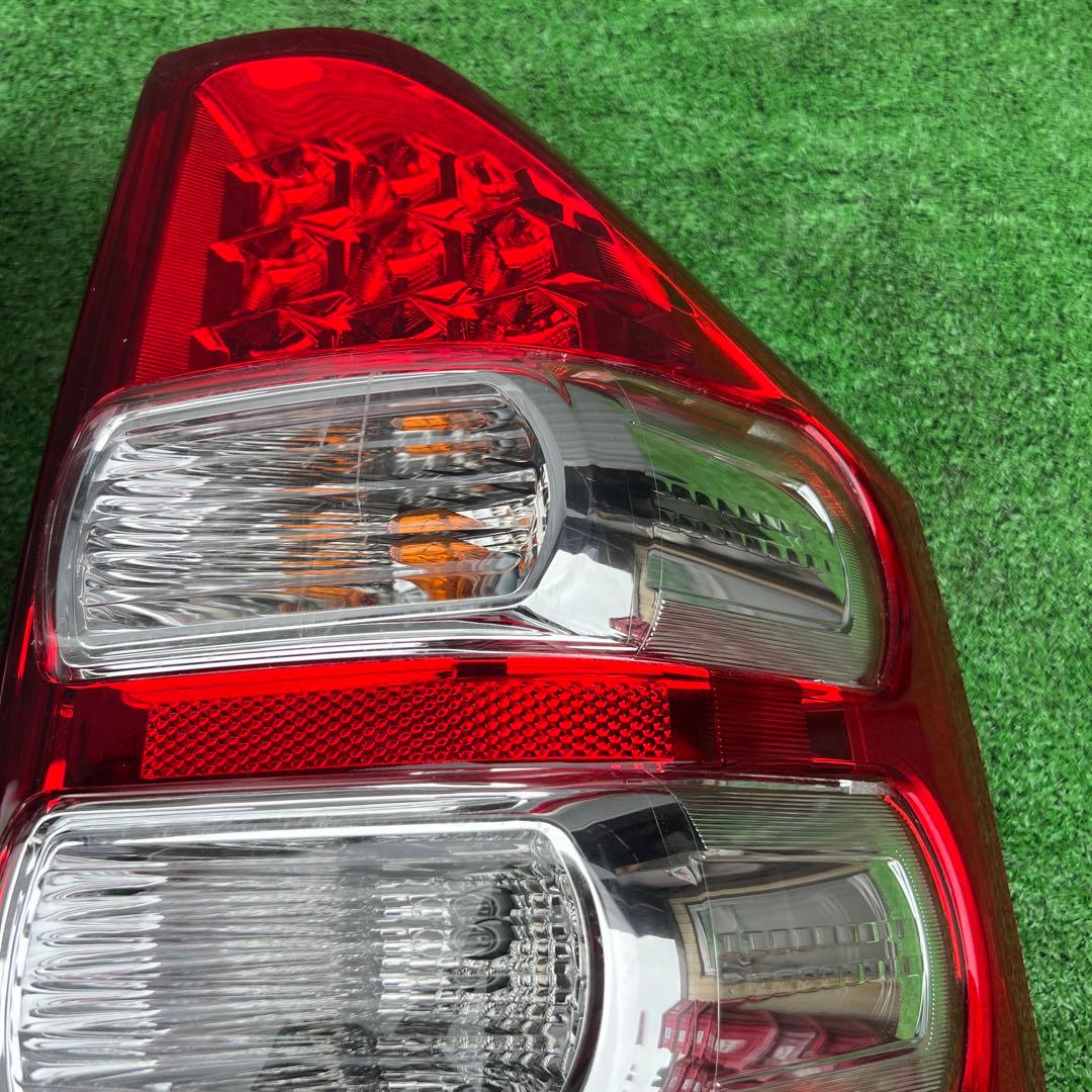トヨタ純正★ノア ZRR70  テールランプセット