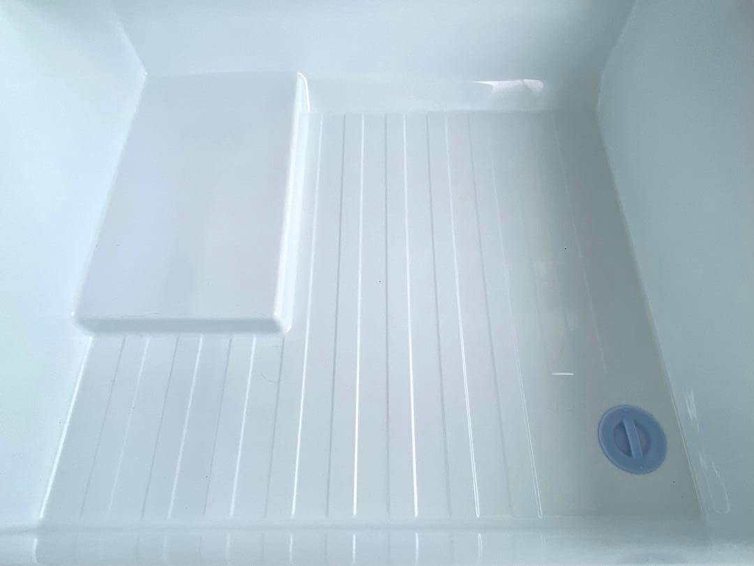 東芝　ノンフロン冷凍冷蔵庫　GR-U33SC (WU) 2023年製　326L