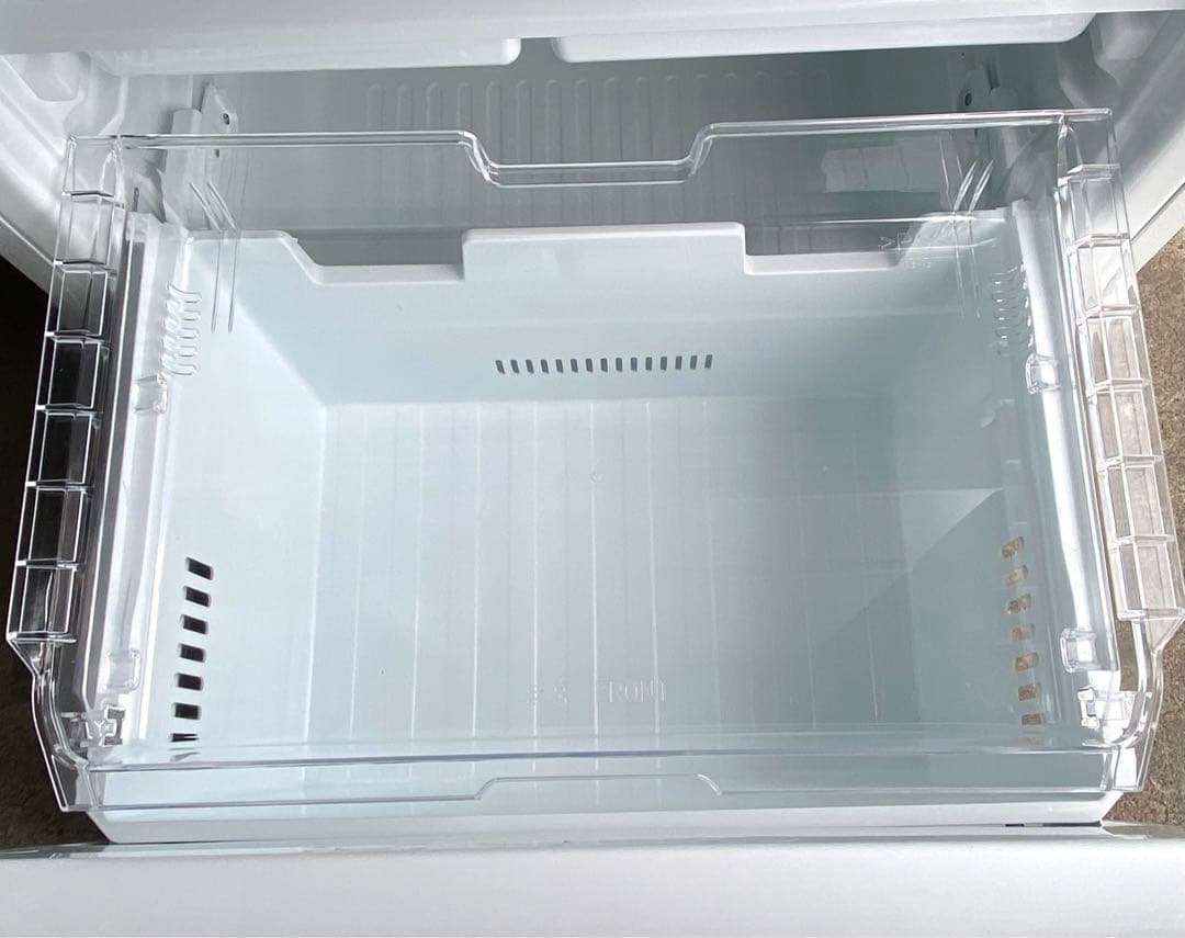 東芝　ノンフロン冷凍冷蔵庫　GR-U33SC (WU) 2023年製　326L