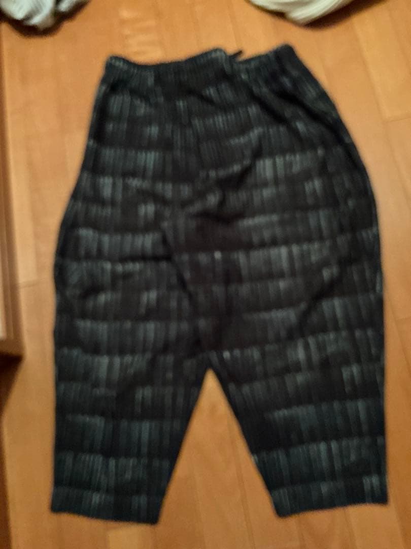 イッセイミヤケ　オムプリッセ　サルエルパンツ 黒のストライプ