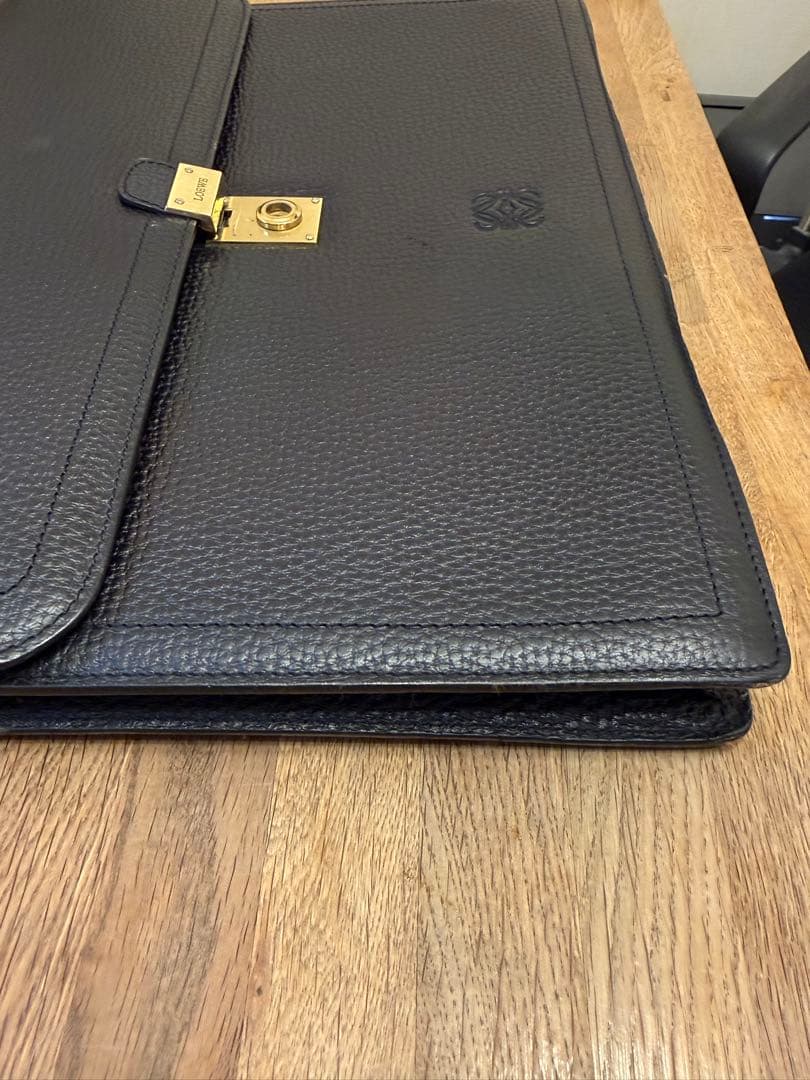 美品未使用〈LOEWEロエベビジネスバッグ ブラックレザー〉