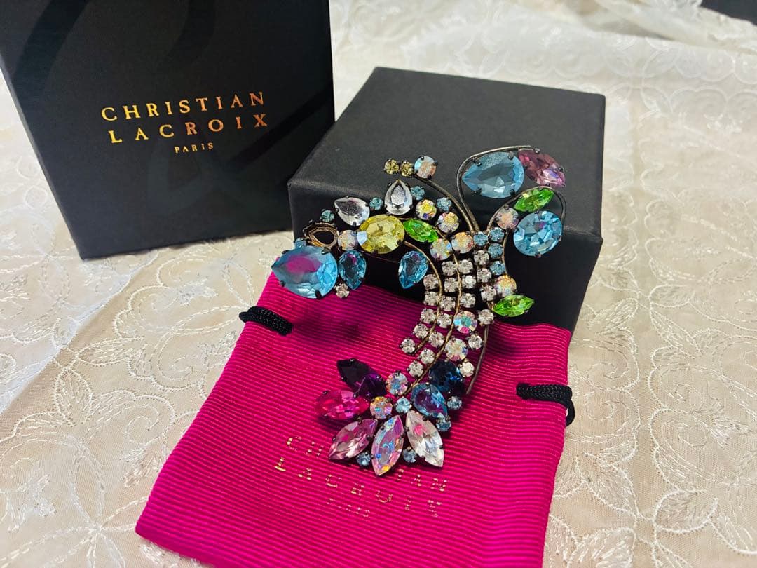 CHRISTIAN LACROIX 多色ブローチ　石外れ有　特価