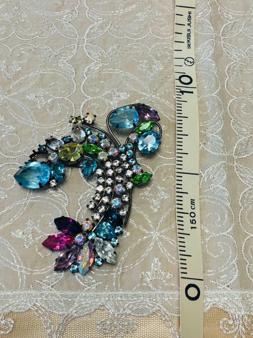 CHRISTIAN LACROIX 多色ブローチ　石外れ有　特価