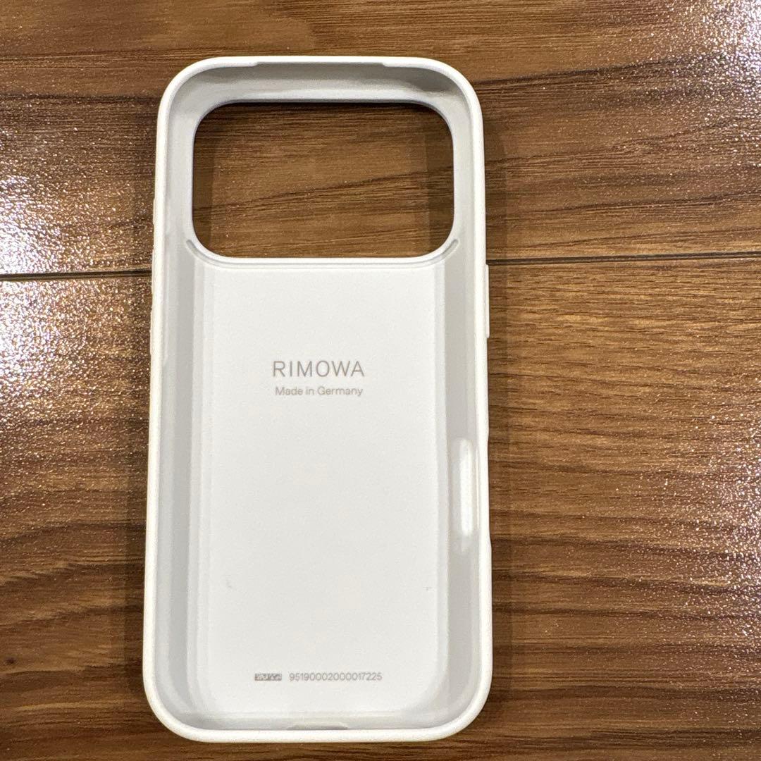 RIMOWA iPhone17pro用ケース シルバー