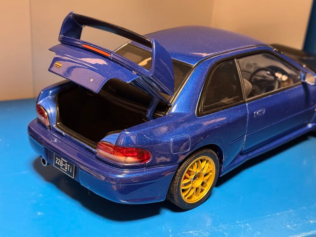 AUTOart 1/18 スバル インプレッサ 22B 模型