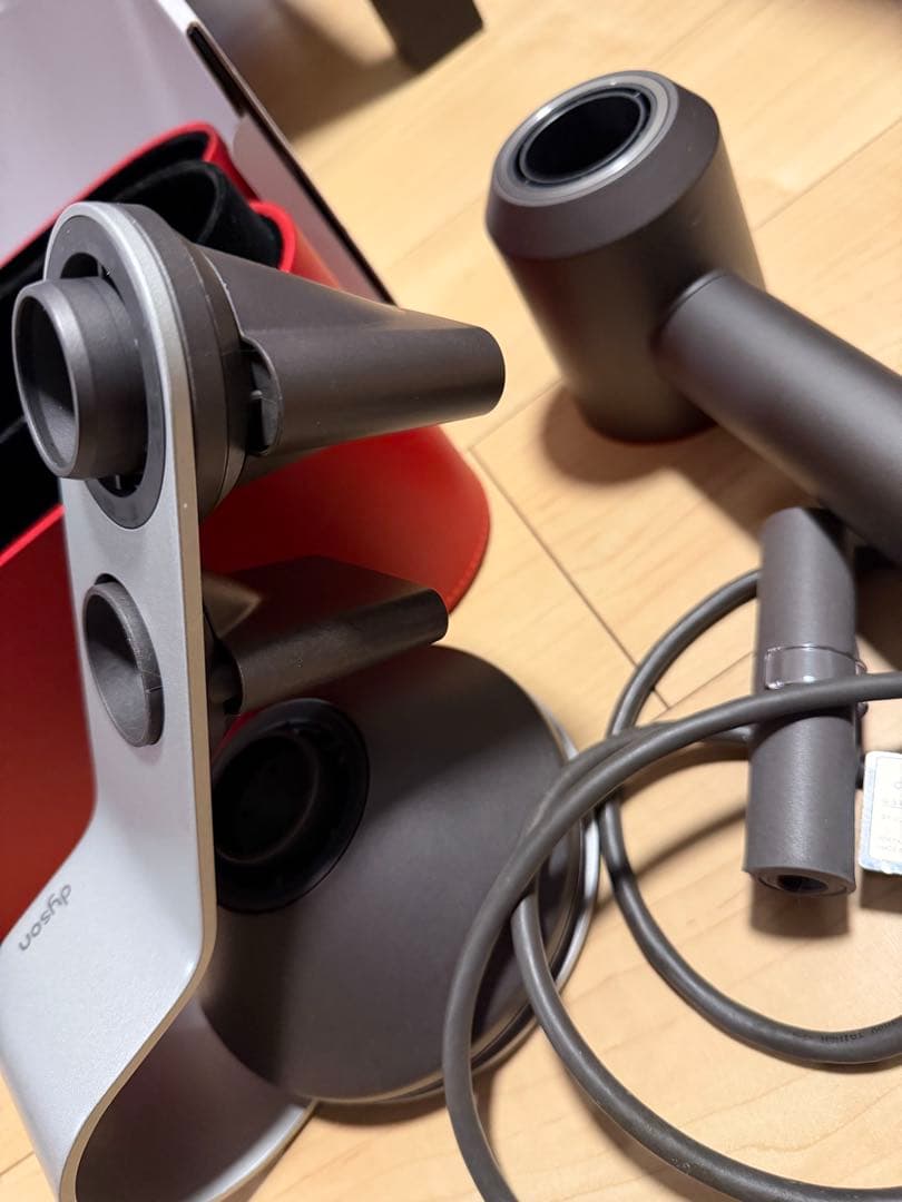 Dyson Supersonic ヘアドライヤー レッド