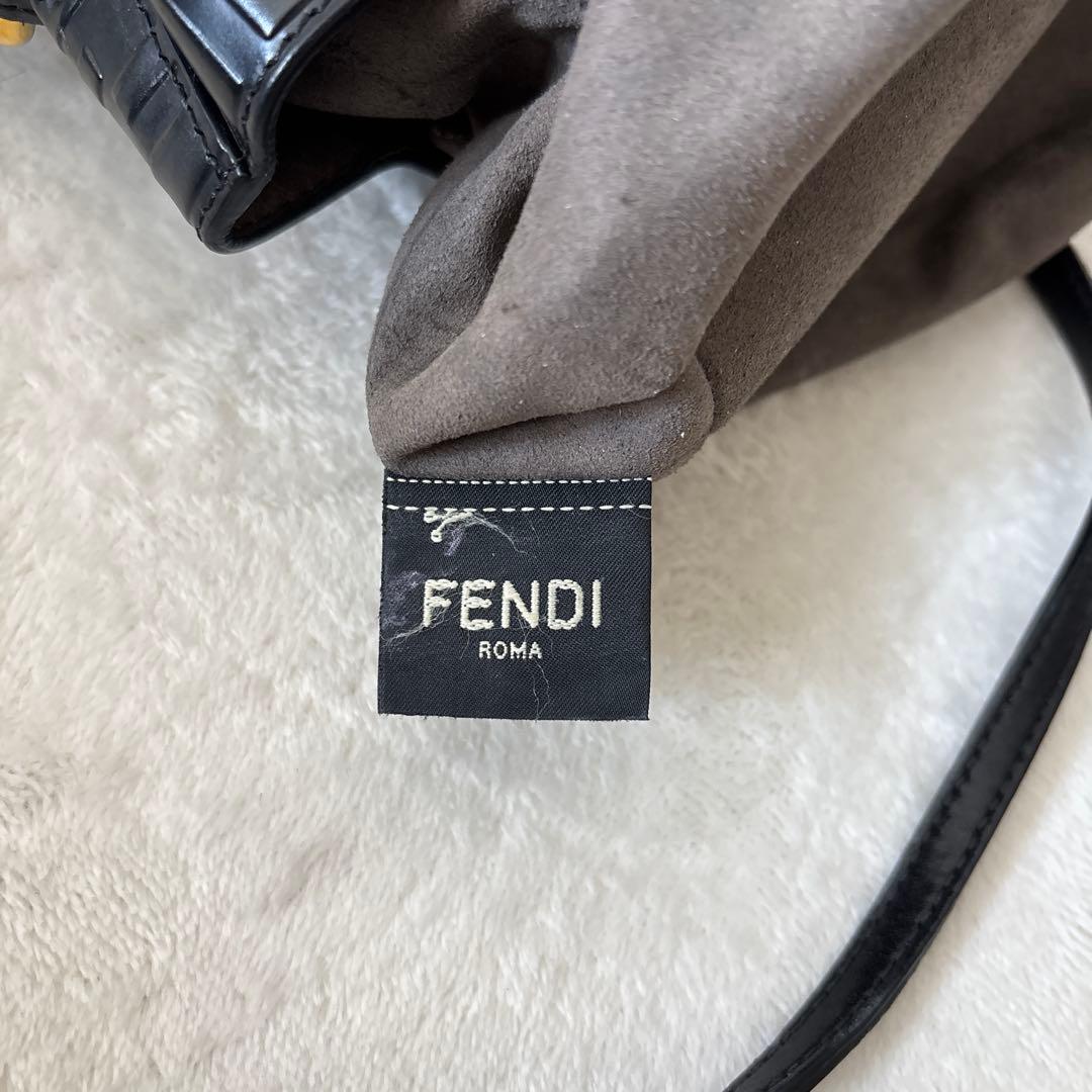 Fendi フェンディ　モントレゾール　ロゴ入り　ショルダーバッグ ブラック
