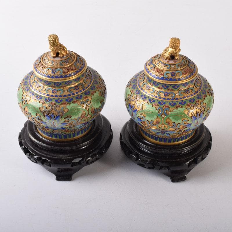 中国　古七宝琺瑯彩　獅子摘　花草文瓶　蓋壷　唐木台付　一對　V　7451