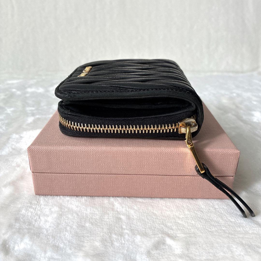 miu miu マテラッセ ラウンドジップ 財布 キルティング レザー ブラック