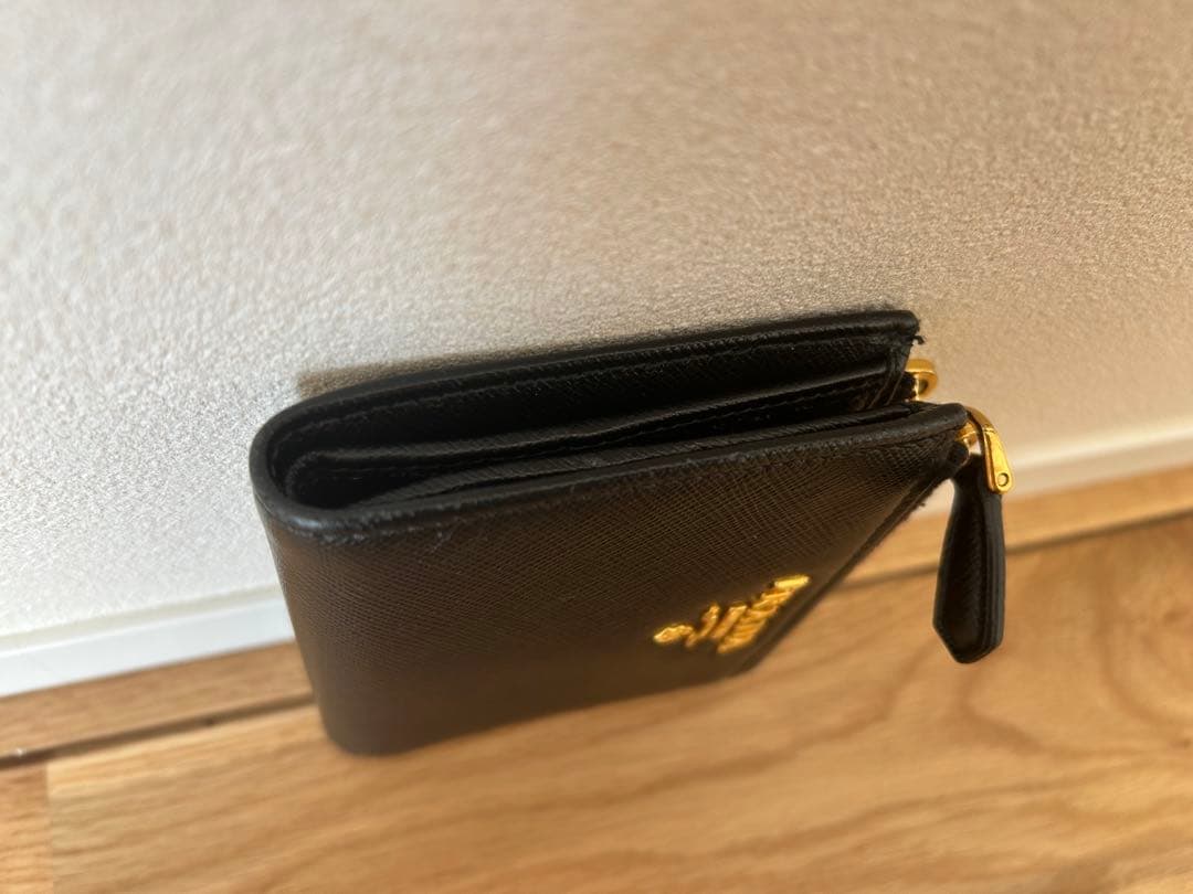 PRADA サフィアーノ ブラック 二つ折り財布
