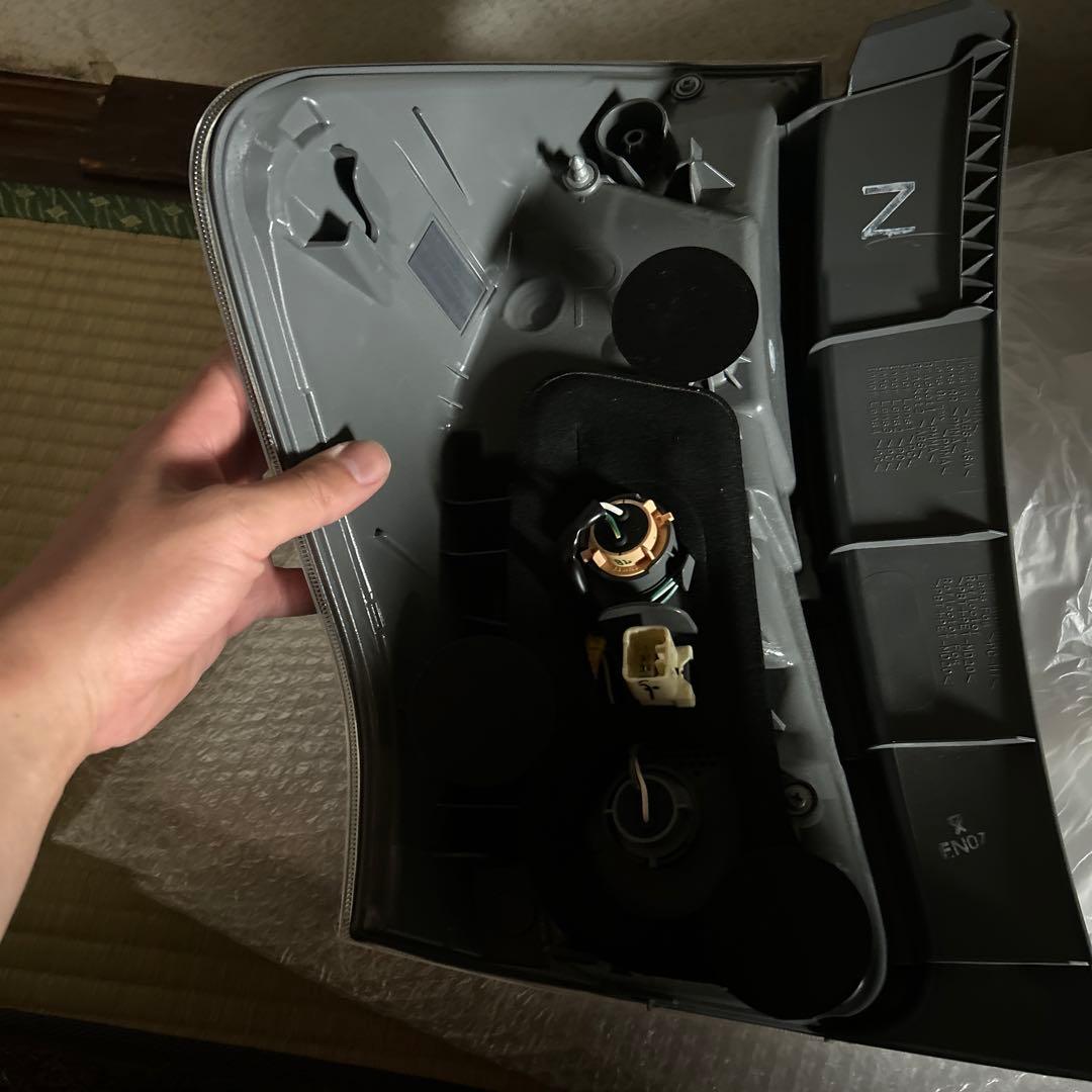 テールライト 赤 クリア スリムデザイン プリウスα zvw41用