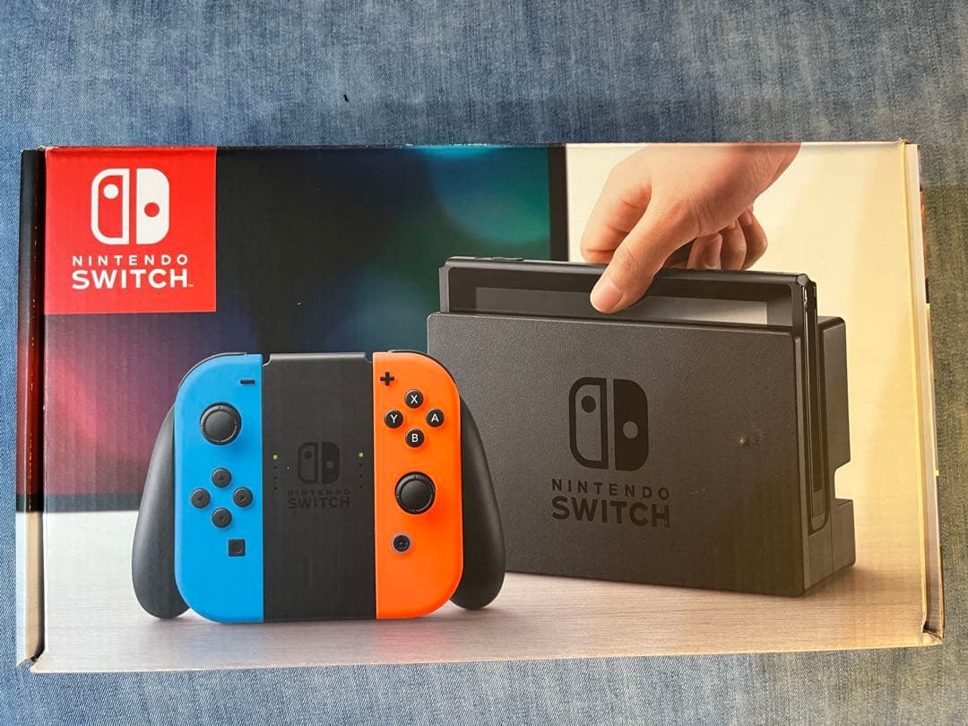 Nintendo Switch 本体 青と赤のJoy-Con付き