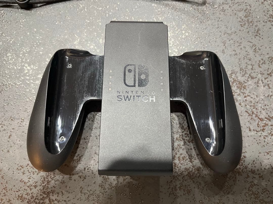 Nintendo Switch 本体 青と赤のJoy-Con付き