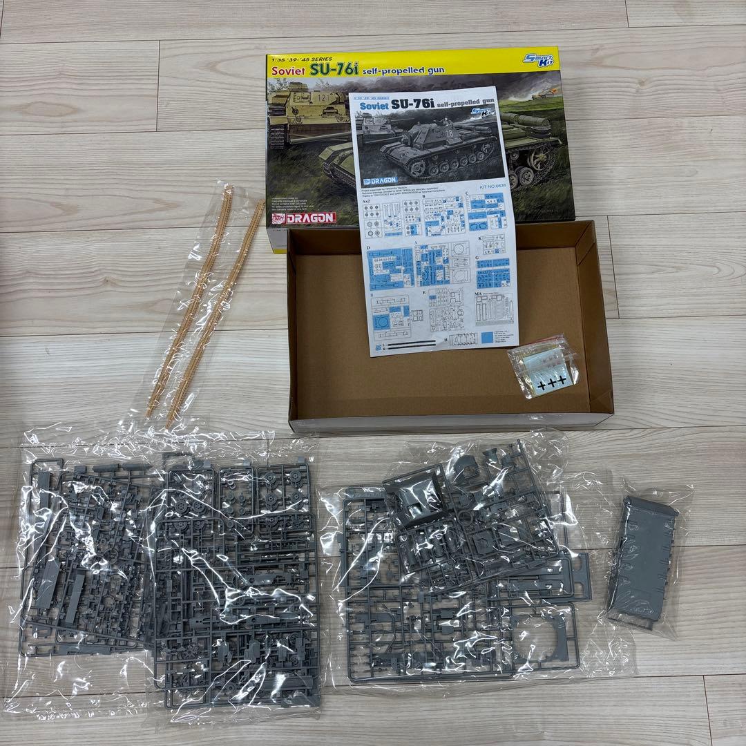 Tiger I Early Production & SU-76 プラモデル