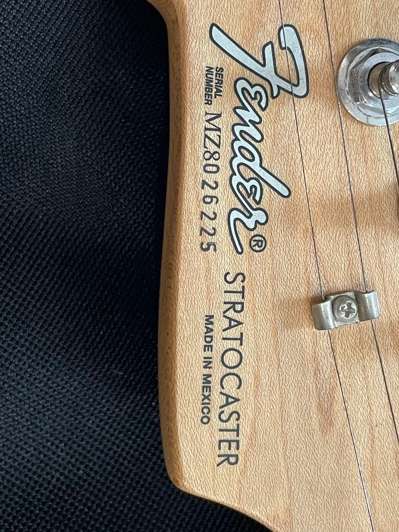左 -FENDER -STRATOKASTER -MEXICO