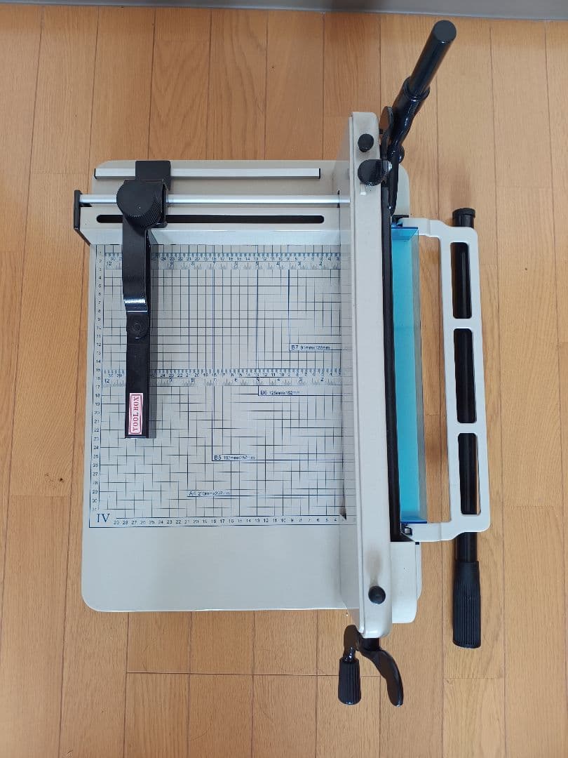 A4対応 手動裁断機 グリッド目盛り付き