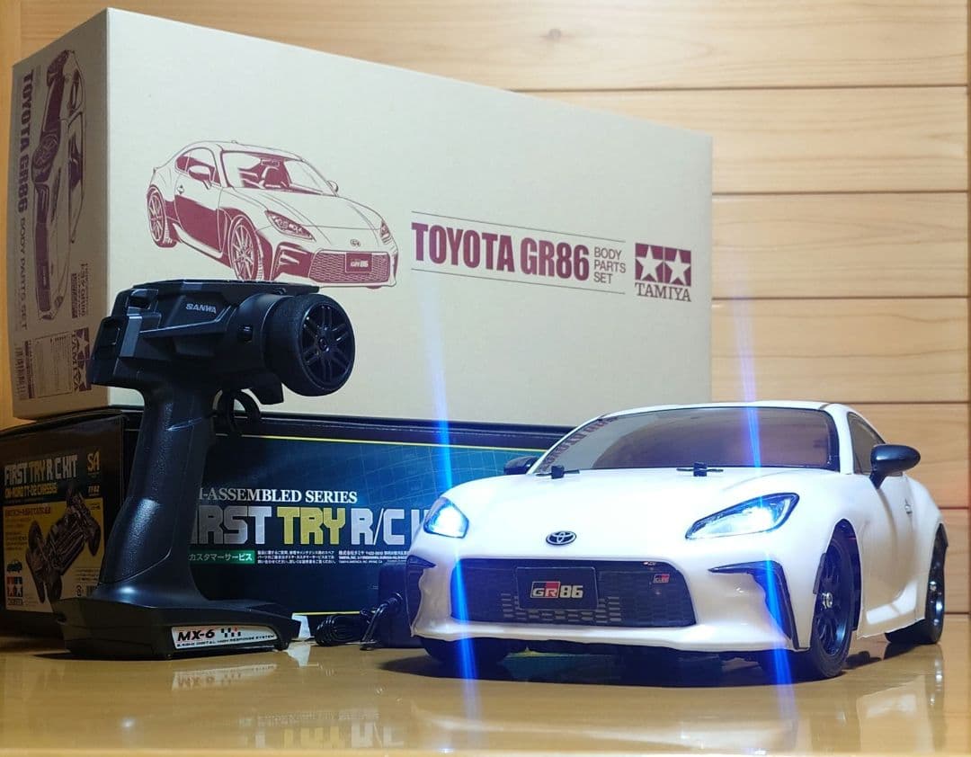 田宮RCトヨタGR86LEDライト付ファーストトライ＆プロポバッテリーセット完成