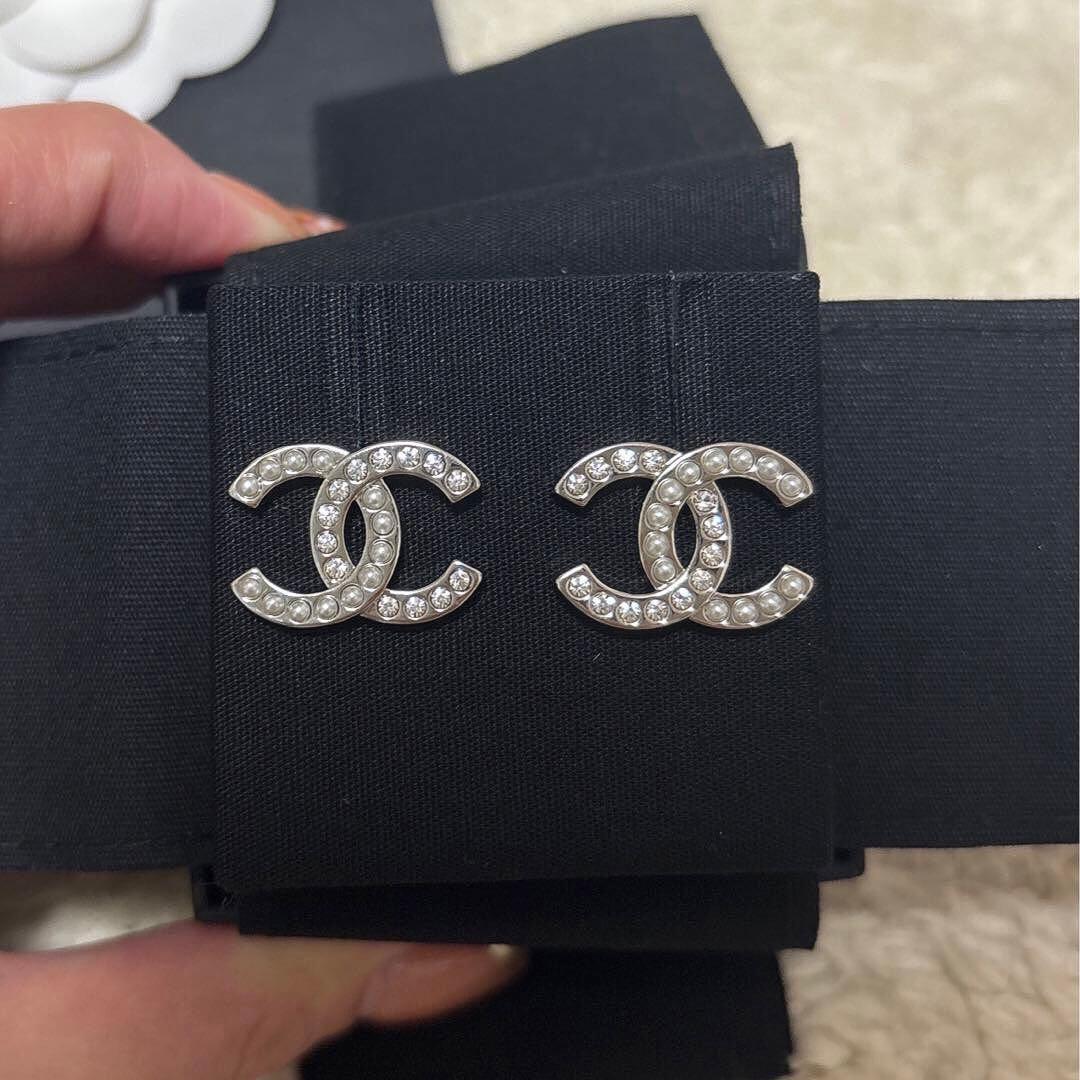 最新作 シャネル 2025-26AW ストラスパールCCピアス 未使用