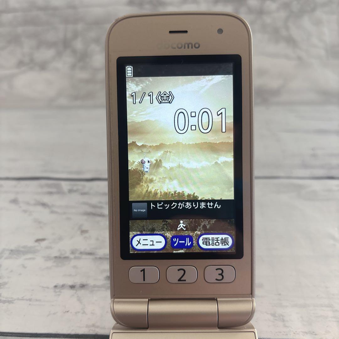 docomo らくらくホンF-02J 折りたたみ式携帯電話 ゴールド