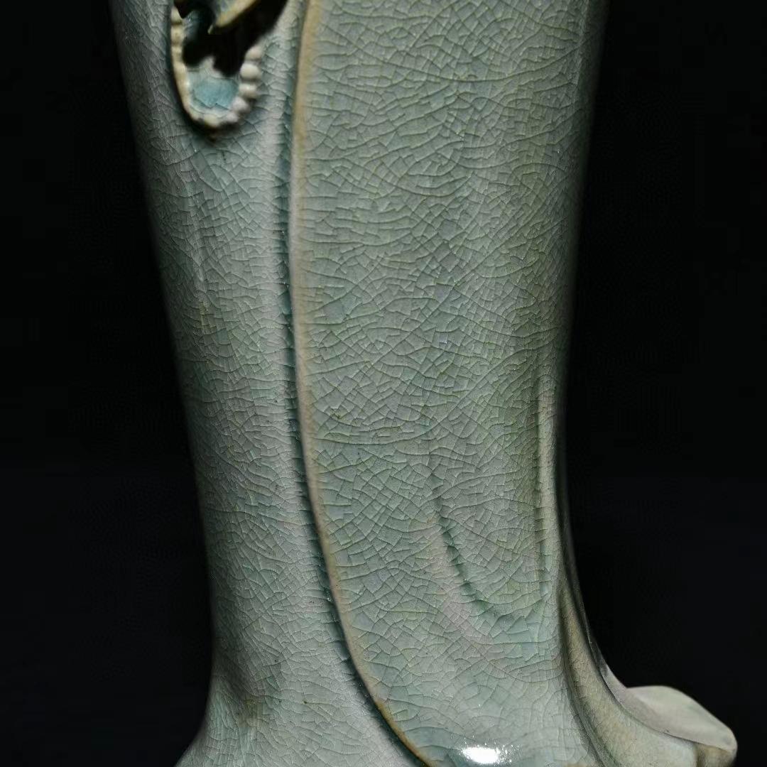 中国古美術・旧蔵の陶磁器、宝珠を持つ静かな思索の観音・12x41cm・供養仏像