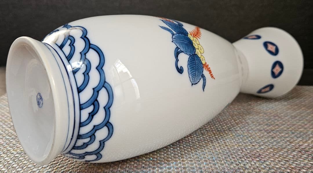 鍋島焼　色鍋島　鍋島御庭焼　名工　26代 市川光山作　桐文様　打出の小槌図　花瓶