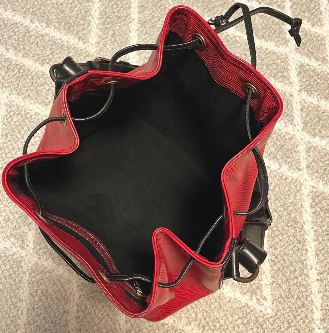 ルイヴィトン　エピ　プチノエ　赤