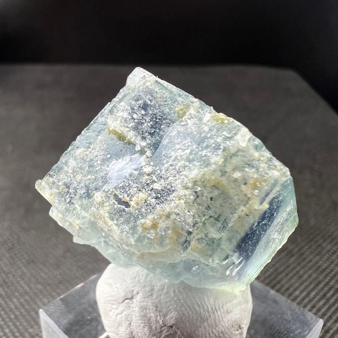 内モンゴル産　ライトグリーン　パープルゾーニングフローライト