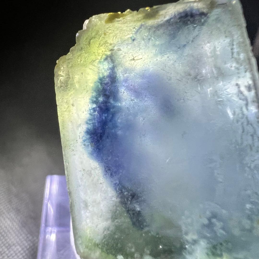 内モンゴル産　ライトグリーン　パープルゾーニングフローライト