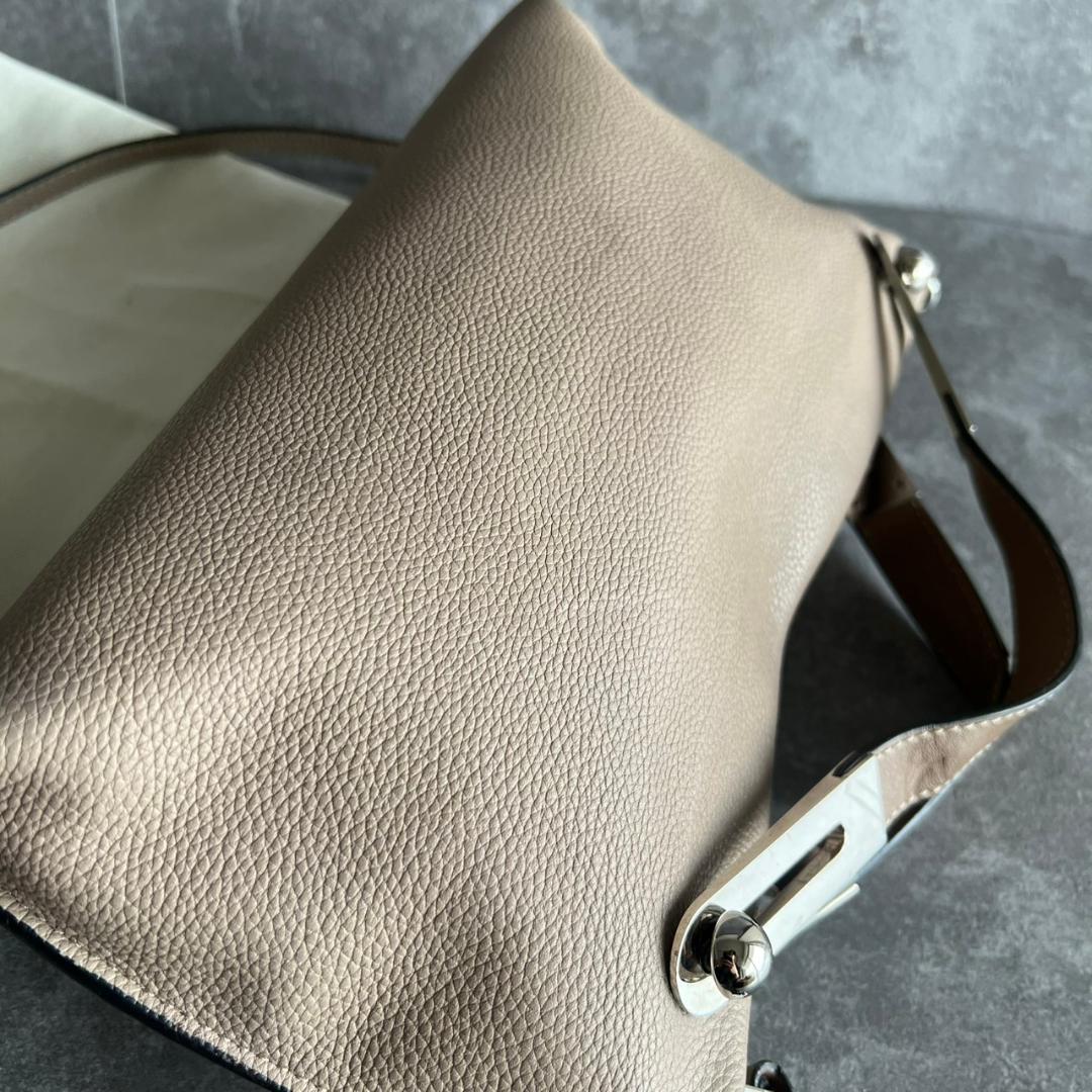 ⭐️ロエベ⭐️ 2WAY レザー クラッチバッグ ベージュ メタルバー